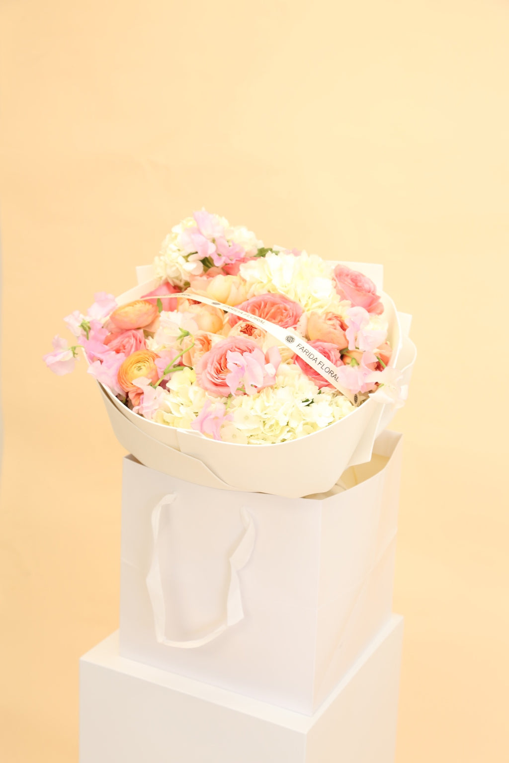 Signature Bouquet Hydrangea Rose Mix