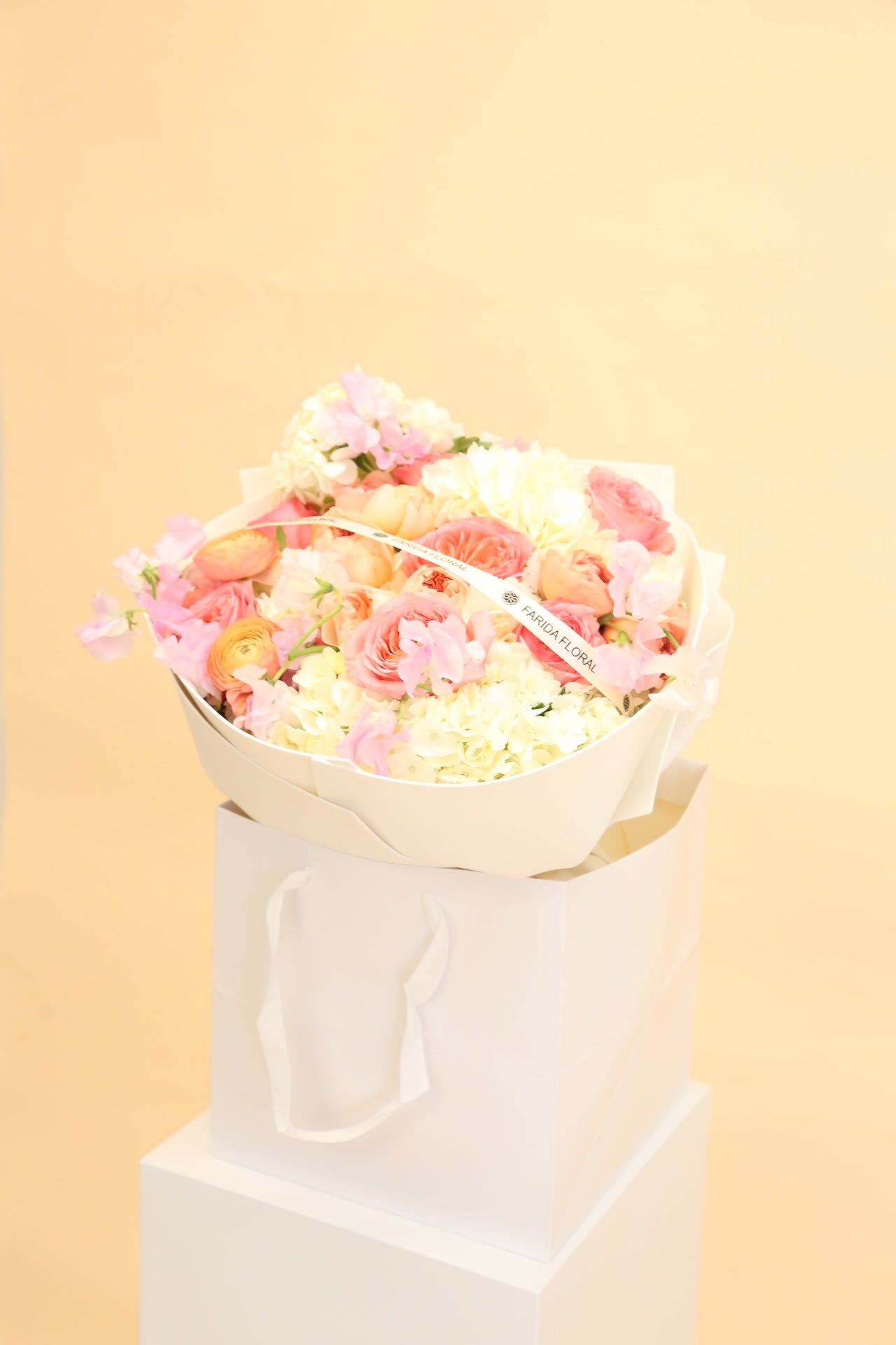 Signature Bouquet Hydrangea Rose Mix