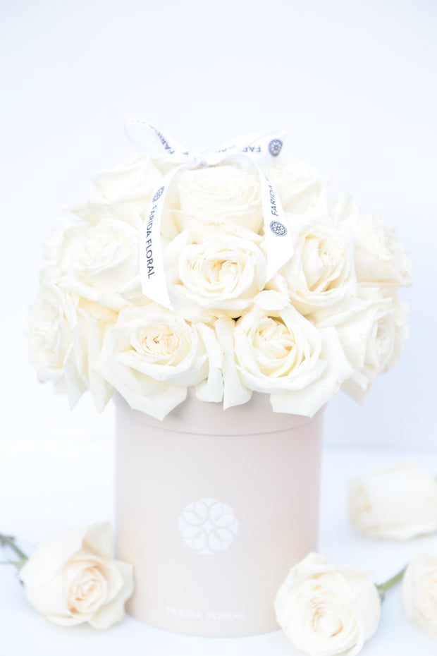 Signature Rose Adora Centerpiece